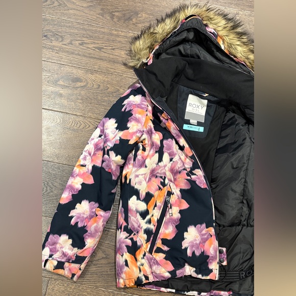 Roxy Girls /Youth Puffer Jacket - Black and Pink Floral - Picture 9 of 9